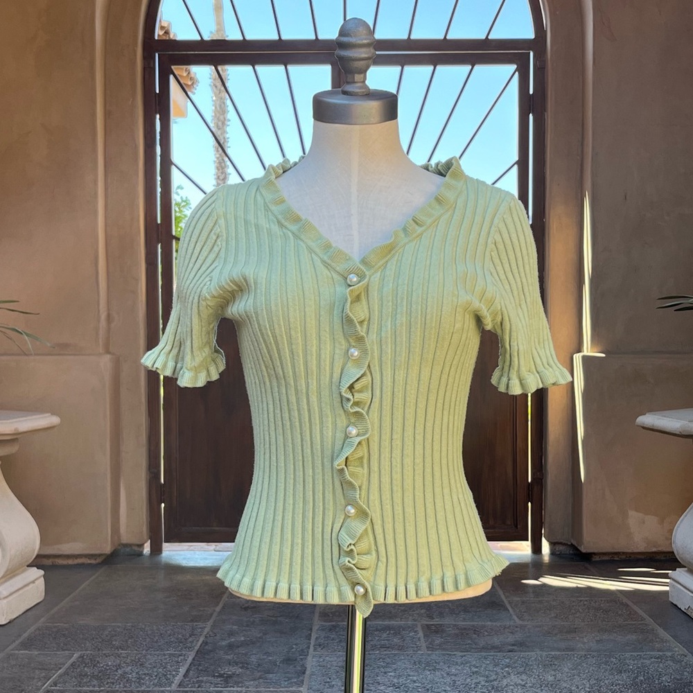 Cute cottage core peak button top
